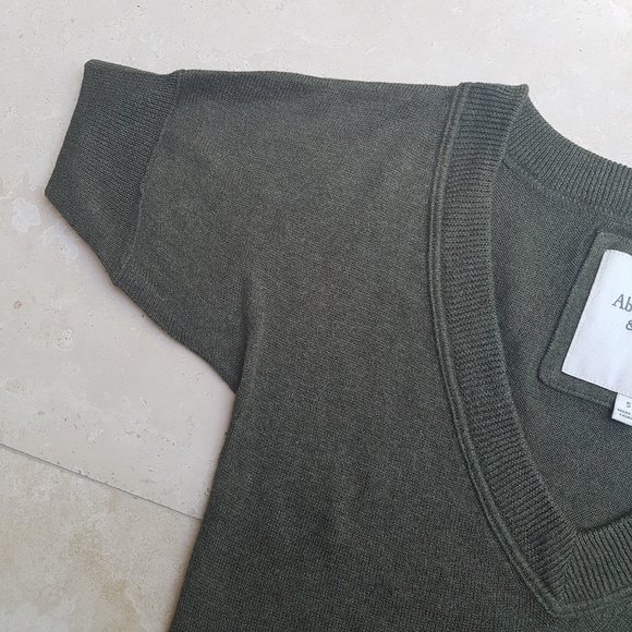 Abercrombie & Fitch V Neck Long Sweater - Picture 3 of 10